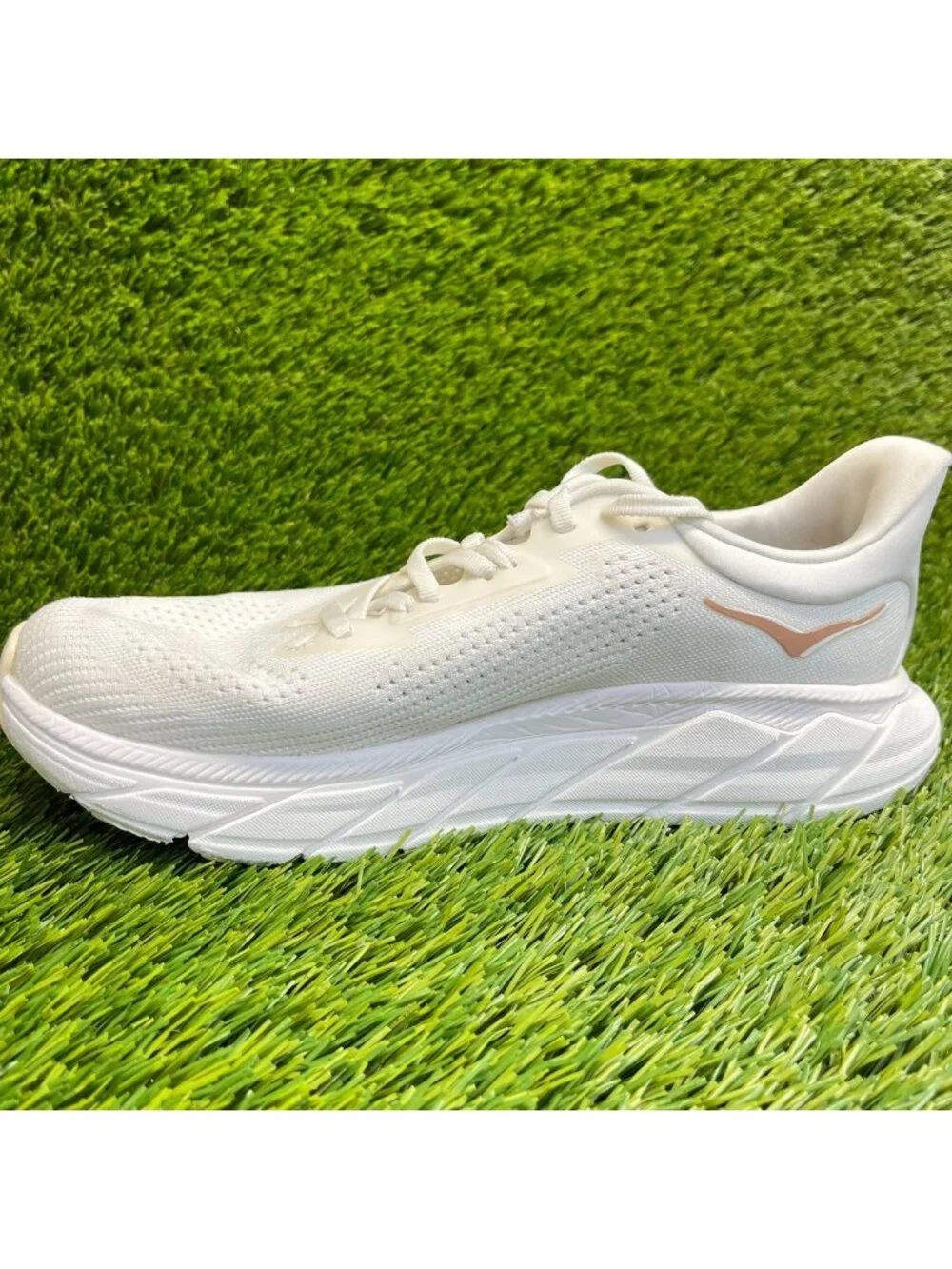 Hoka One One Arahi 7 Womens Size 7.5 White Gold Athletic Running Shoes Sneakers